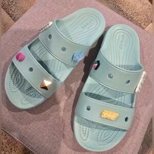 CROCS Light Blue With 7 Jibbits, Women Size 9
